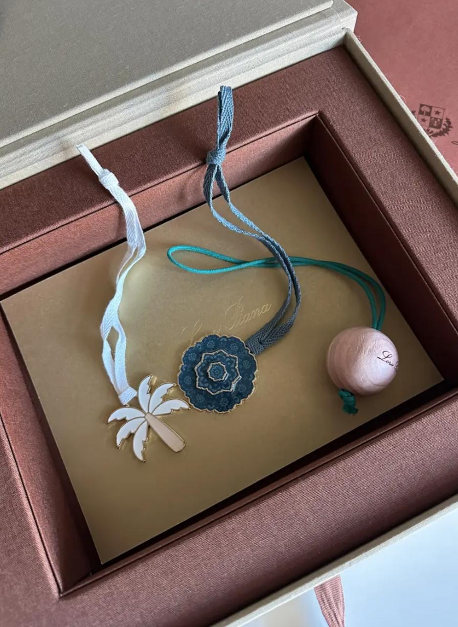 Elegant Floral Pendant Necklace – A Timeless Statement